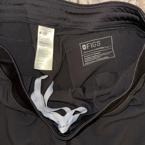 Figs Men's Black Scrub bundle - Picture 6 of 8